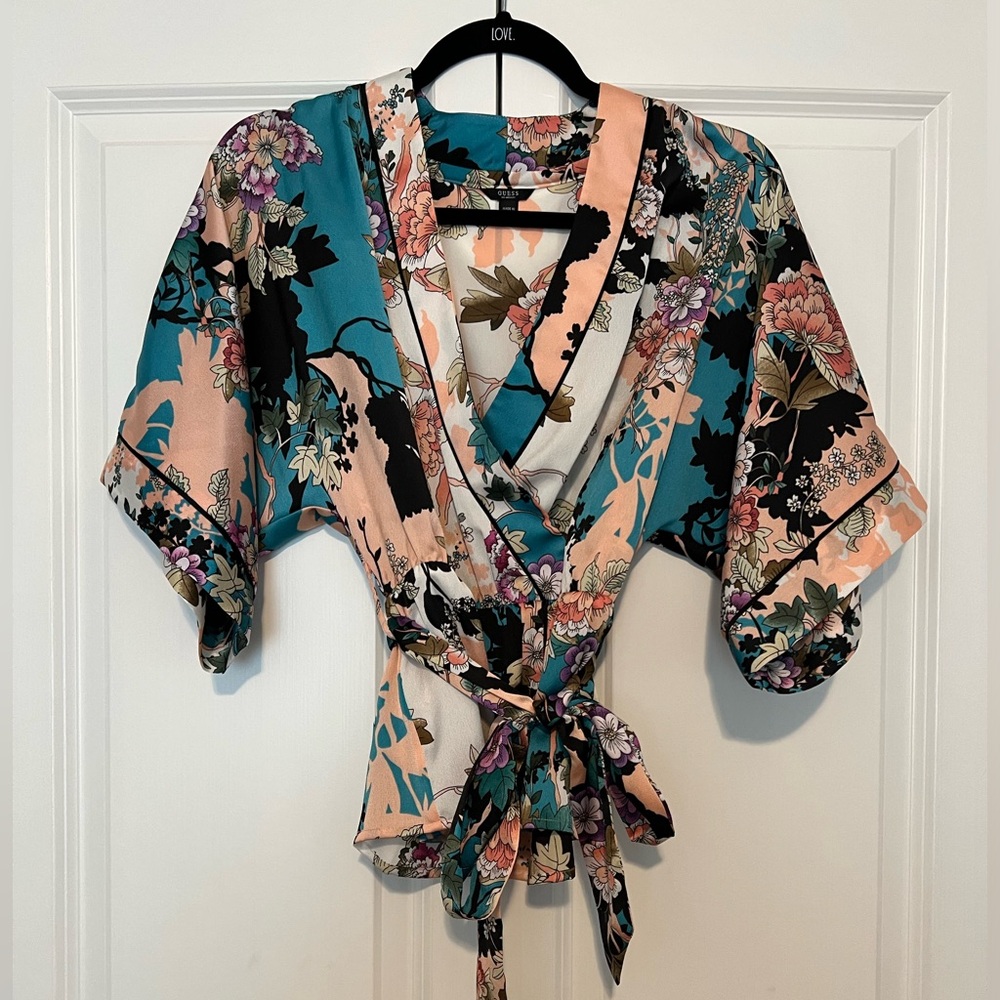 Guess Wrap Shirt. Size XS.